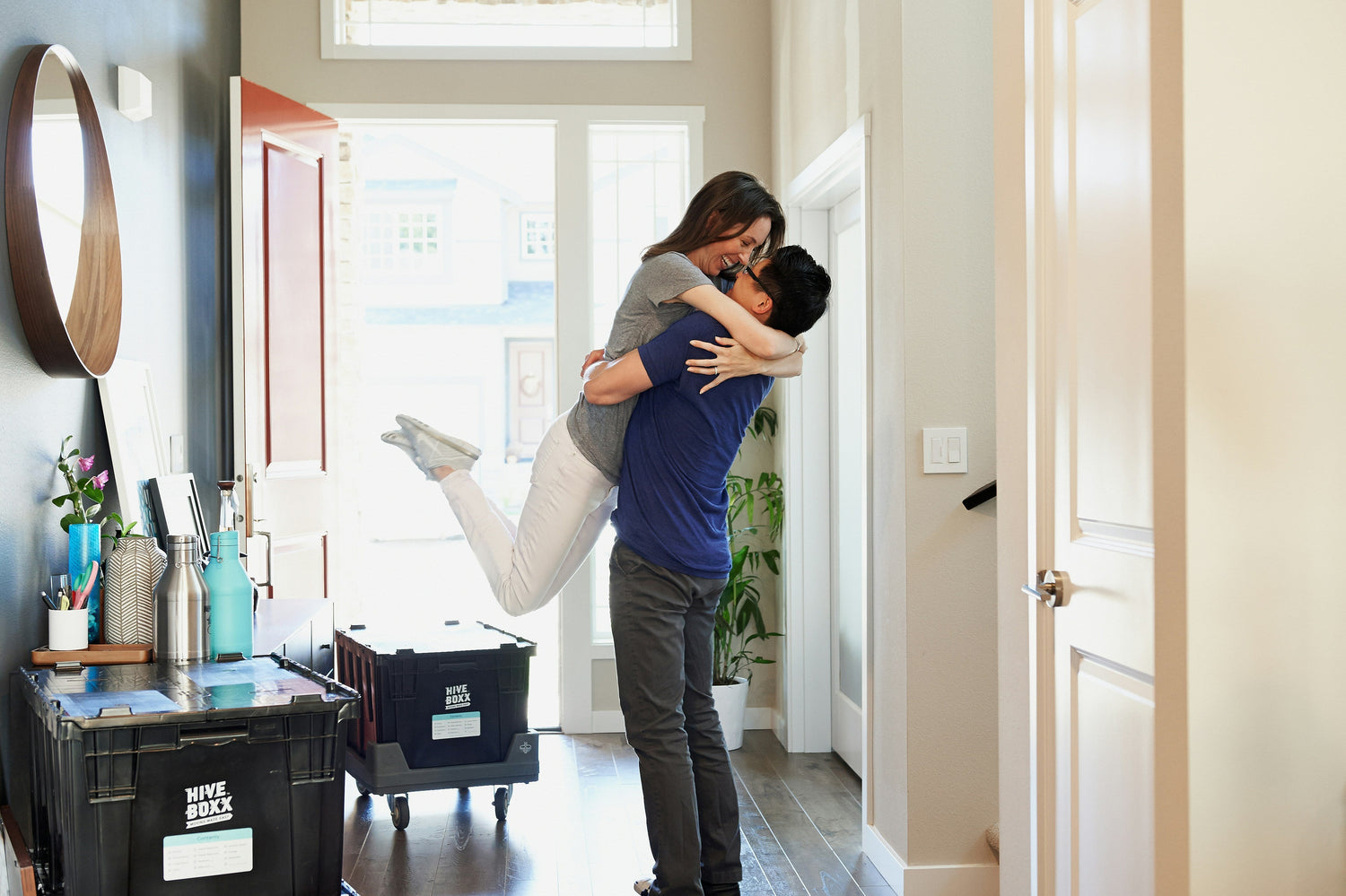 Idée cadeau couple mixte : 10 cadeaux qui célèbrent vos deux cultures | Lazel